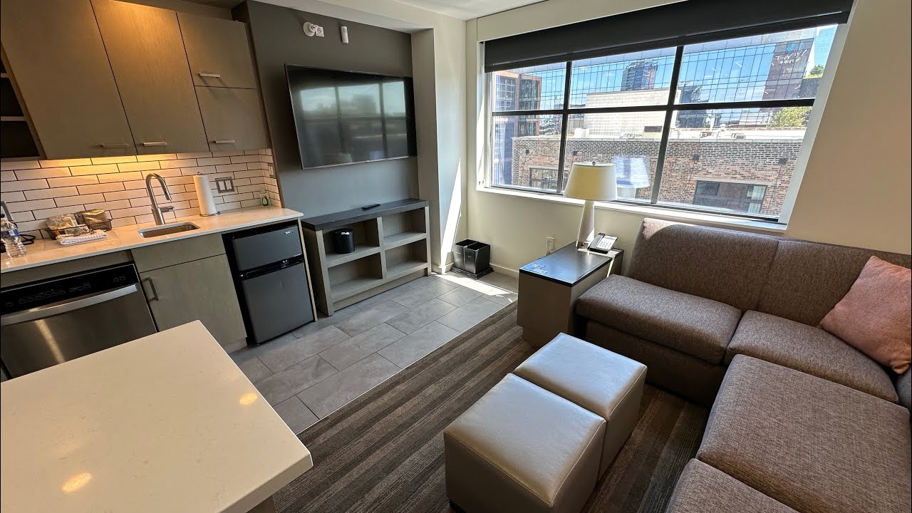 Hyatt House Chicago / West Loop-Fulton Market - Hotel Review - Breakfast - Two Beds Suite
