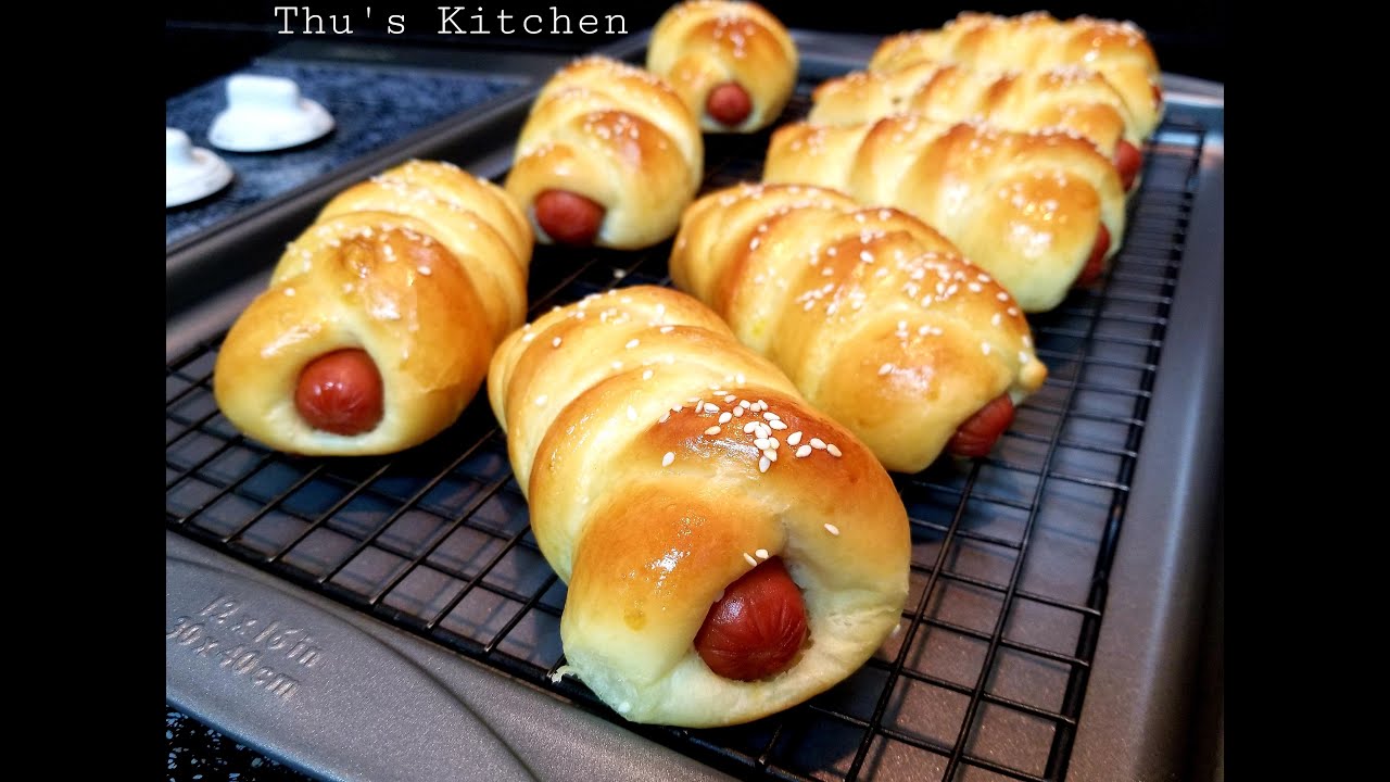 Bánh Mì Xúc Xích thơm ngon mềm và xốp công thức tiếng Việt - Sausage Bread Rolls