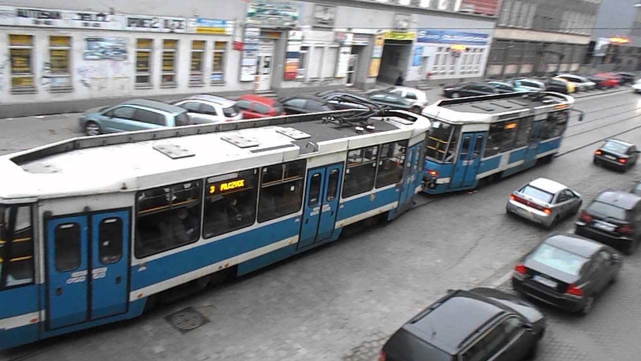 MPK Wrocław: Konstal 105NWr prawie przyspawał się do szyn. Jazda tramwajem po starym torowisku.