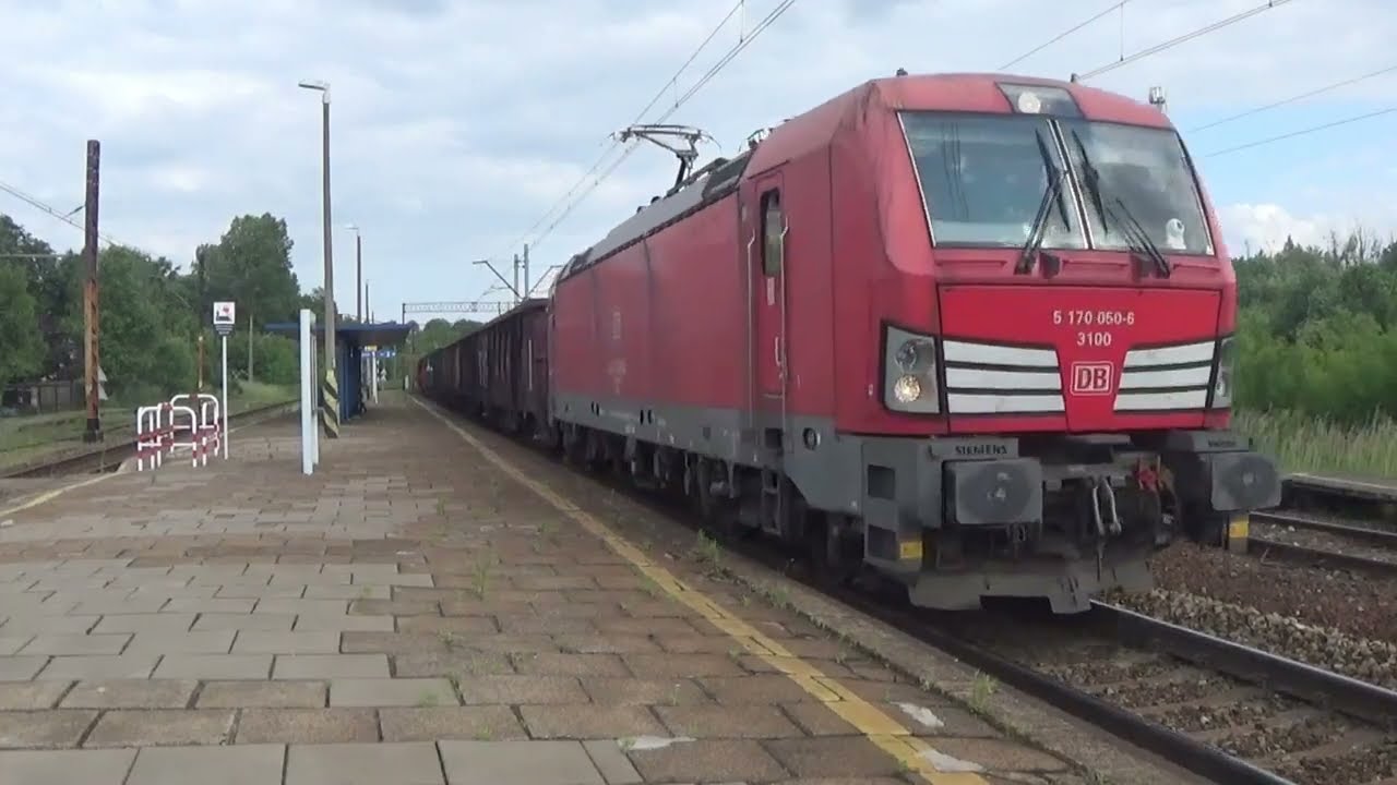Pociągi w letni dzień w Nakle Śląskim