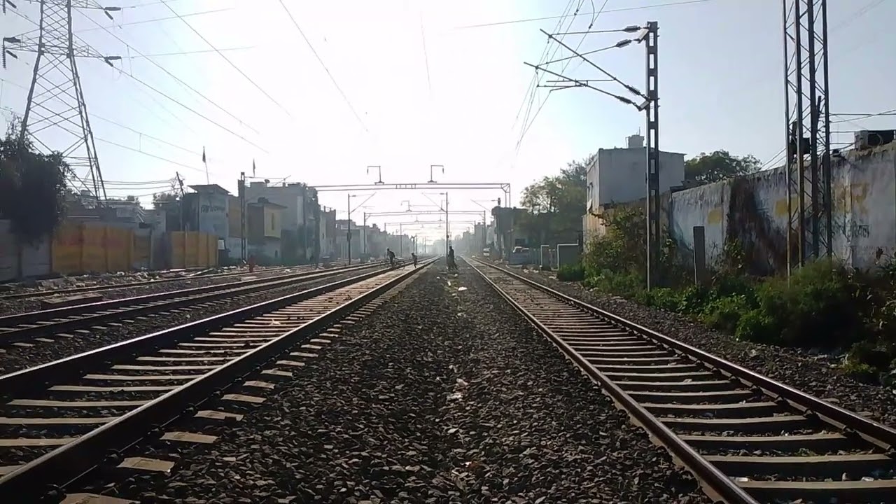 82501-Lucknow junction to New Delhi irctc Tejas express_pawar off wap7 locomotive_Flat 120 crossing✅