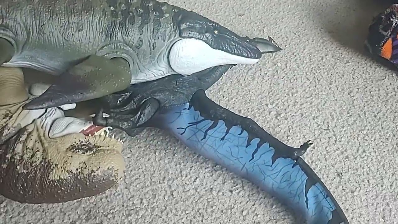 Mososaurus eating Distortisrex and a flying Dino!