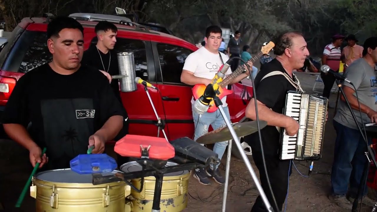 Cumbias, al ritmo de Favier Lagos y su grupo Tentación