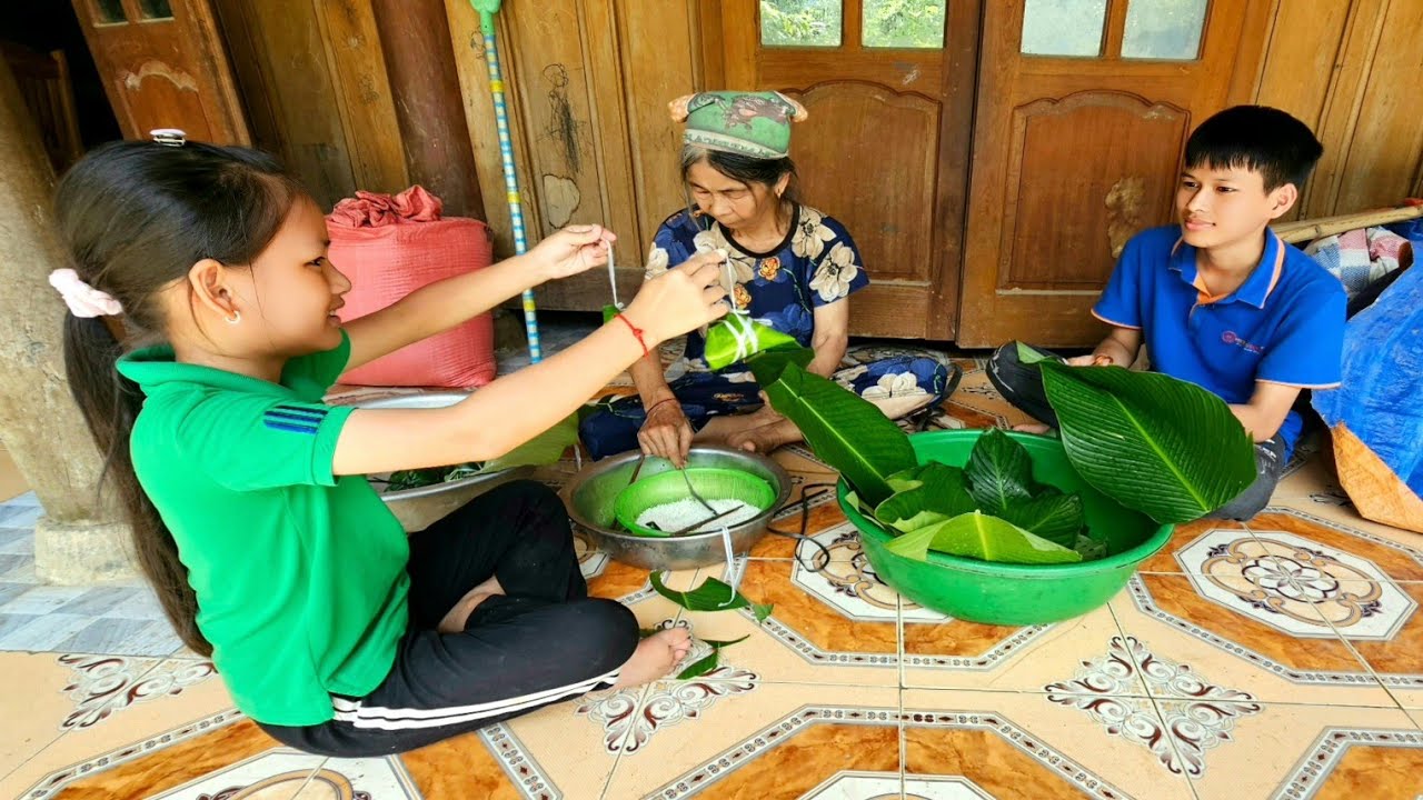 Two orphans were taught how to make traditional banh chung and brought home.