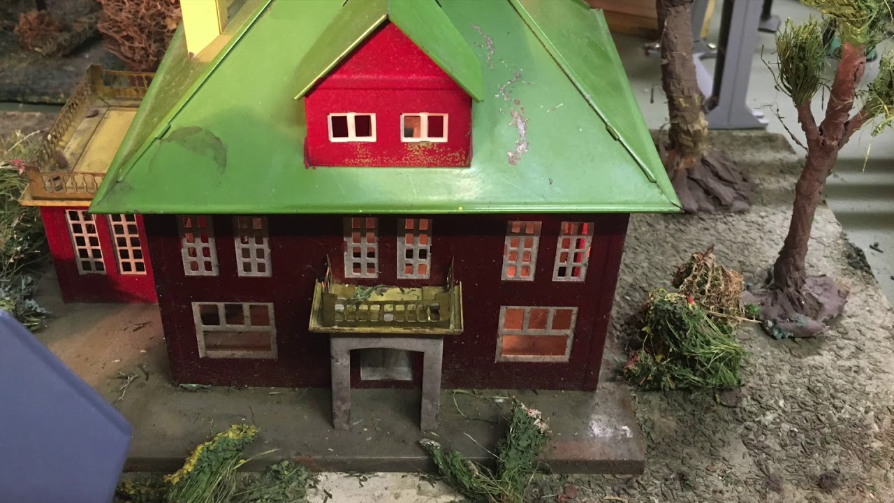 Classic Lionel Trains -  Houses and Tunnels 1915-1942