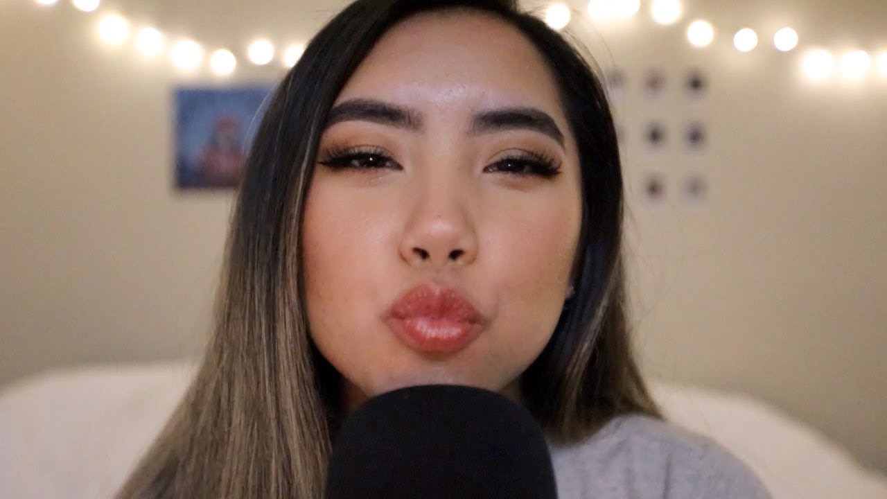 ♥ ASMR Kiss Sounds and Personal Attention ♥