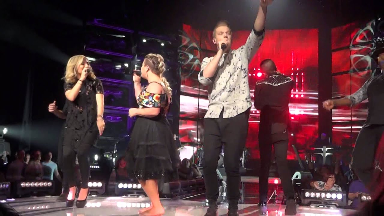 Kelly Clarkson ft. Pentatonix- Heartbeat Song (Radio City Music Hall) 7/16/15