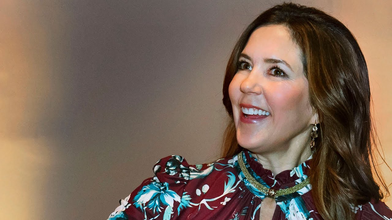 Kronprinsesse Mary hopper og danser med musikalsk minister