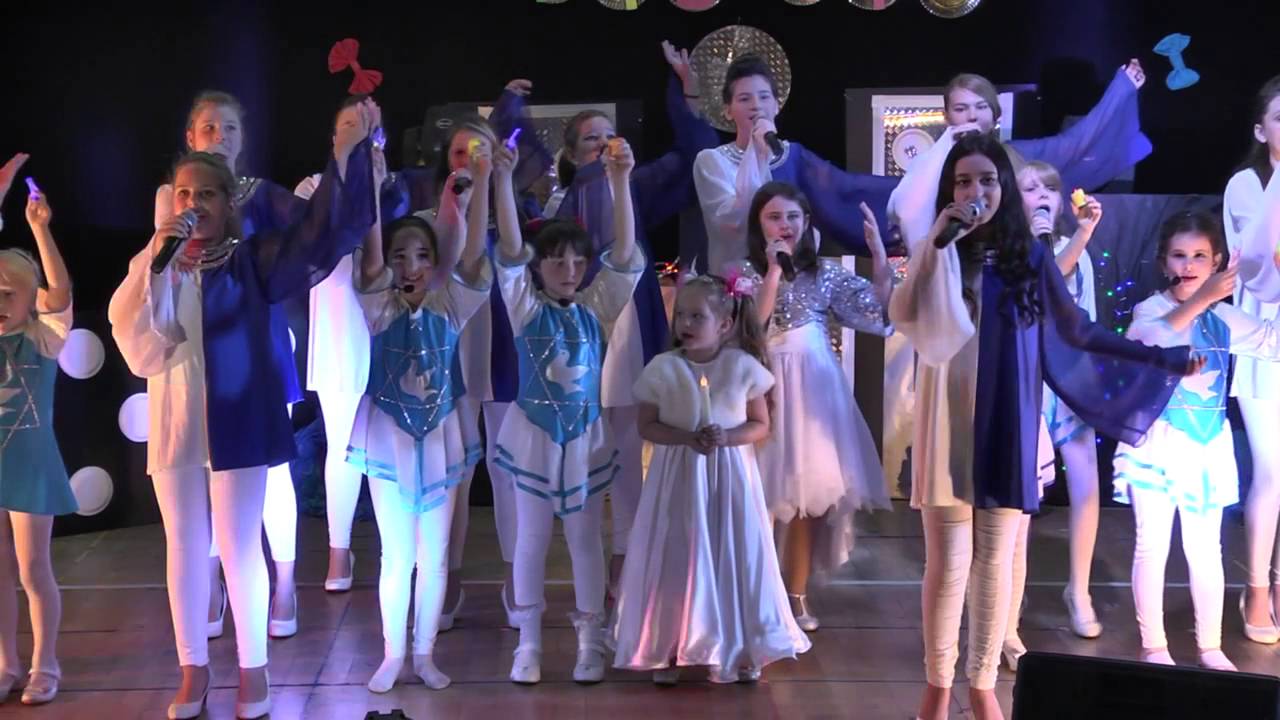 בואו נדליק ביחד נר - להקת יונות השלום מתוך פסטיבל ילד פלא 2015