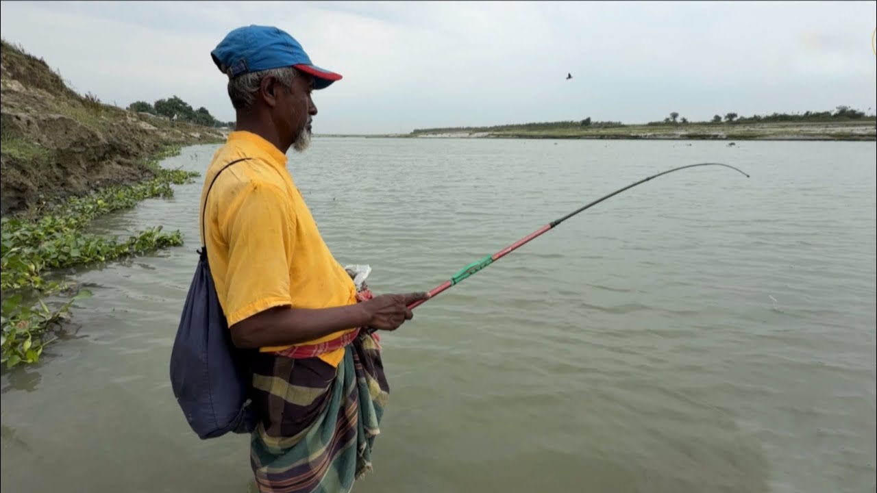 পদ্মা নদীর মোহনায় আক্কাস মামার মাছধরা ভিডিও 🎣🎣 নদীতে মাছ শিকার || Fishing video | Fishing BD Fast Tv