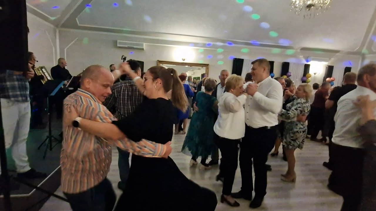 11 listopada 2023 Oj dzieje się w Złotym Dworze - wsród tancerzy ZPiT MORAWICA!