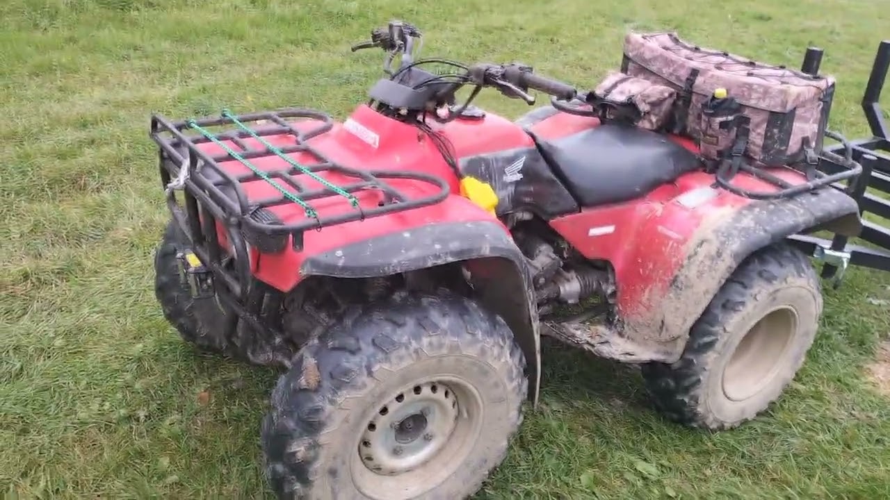Honda TRX300 - prezentacja i praca w lesie
