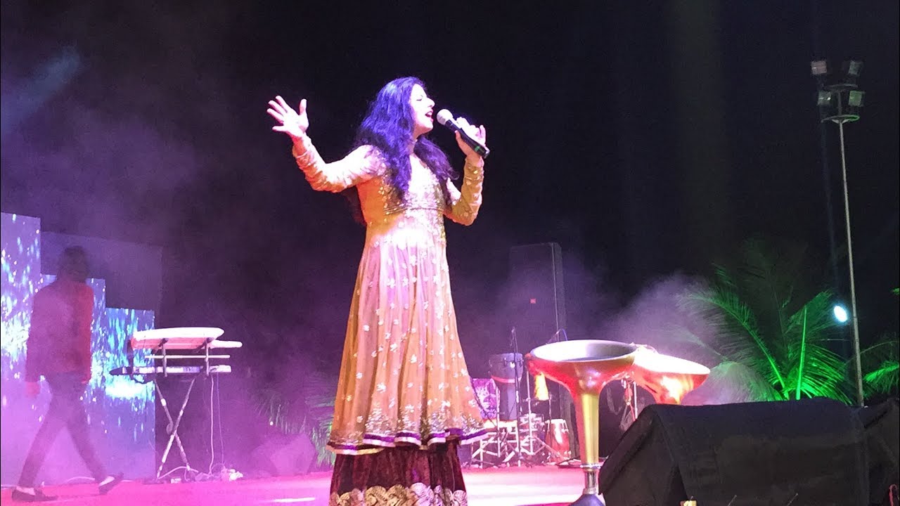 Anchor Dhwani Karia hosting Gujarati Sangeet