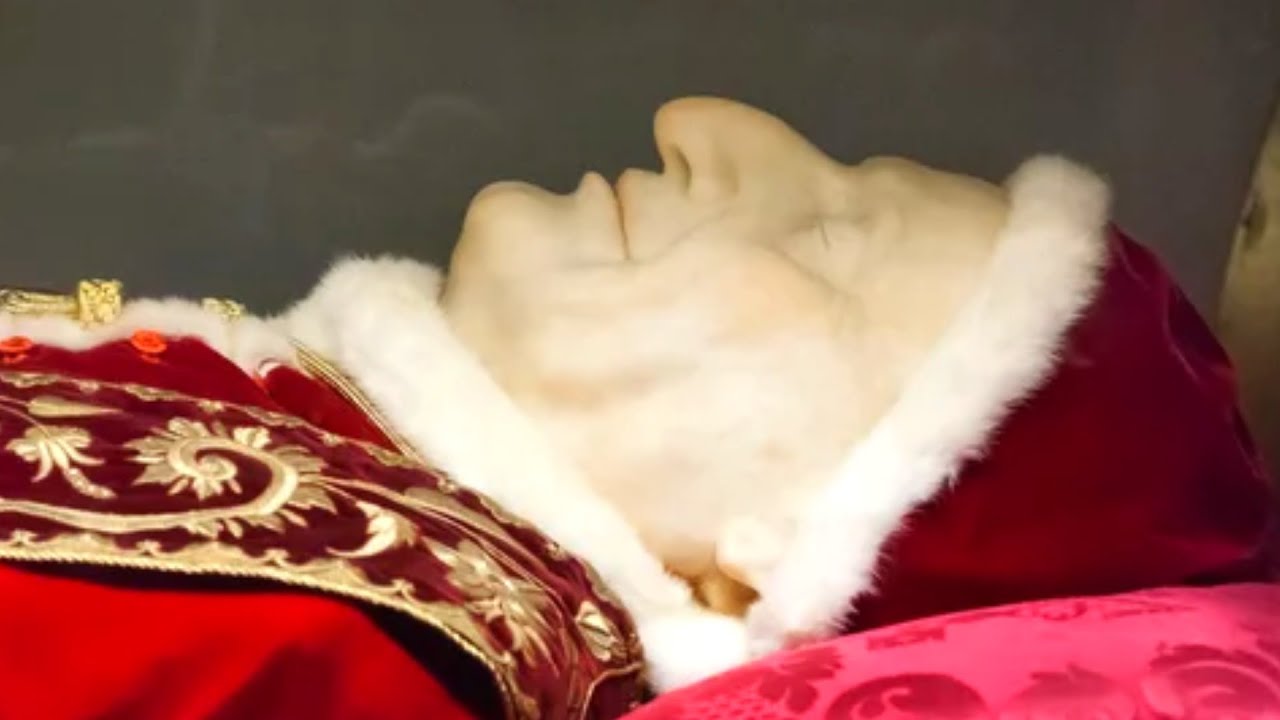 The Bizarre Truth About The Saints Who Don't Decay