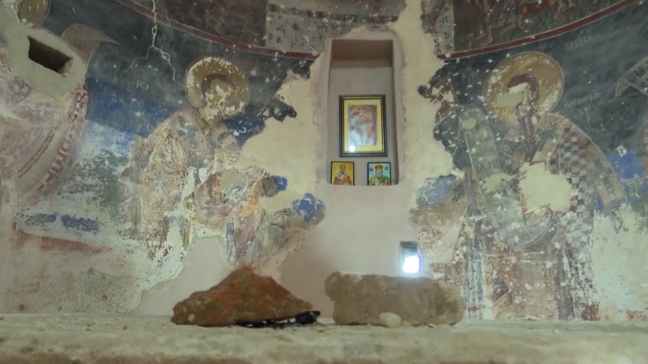 Transformohet kisha me piktura murale të djalit të Onufrit! Kalohet përmes 'rrugës së besimit'