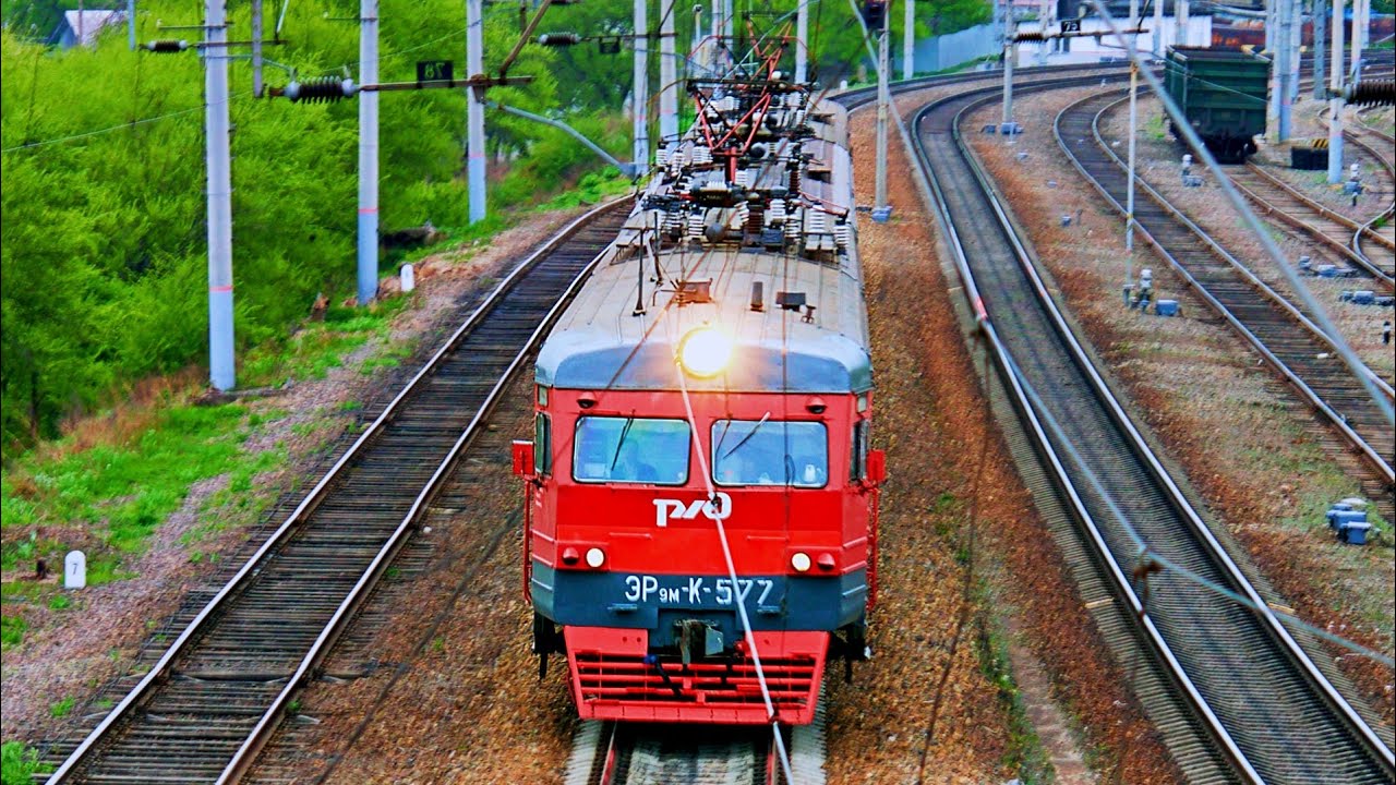 Railway. Soviet Commuter EMU Train ER9M / Пригородный электропоезд ЭР9М до 3 Рабочей
