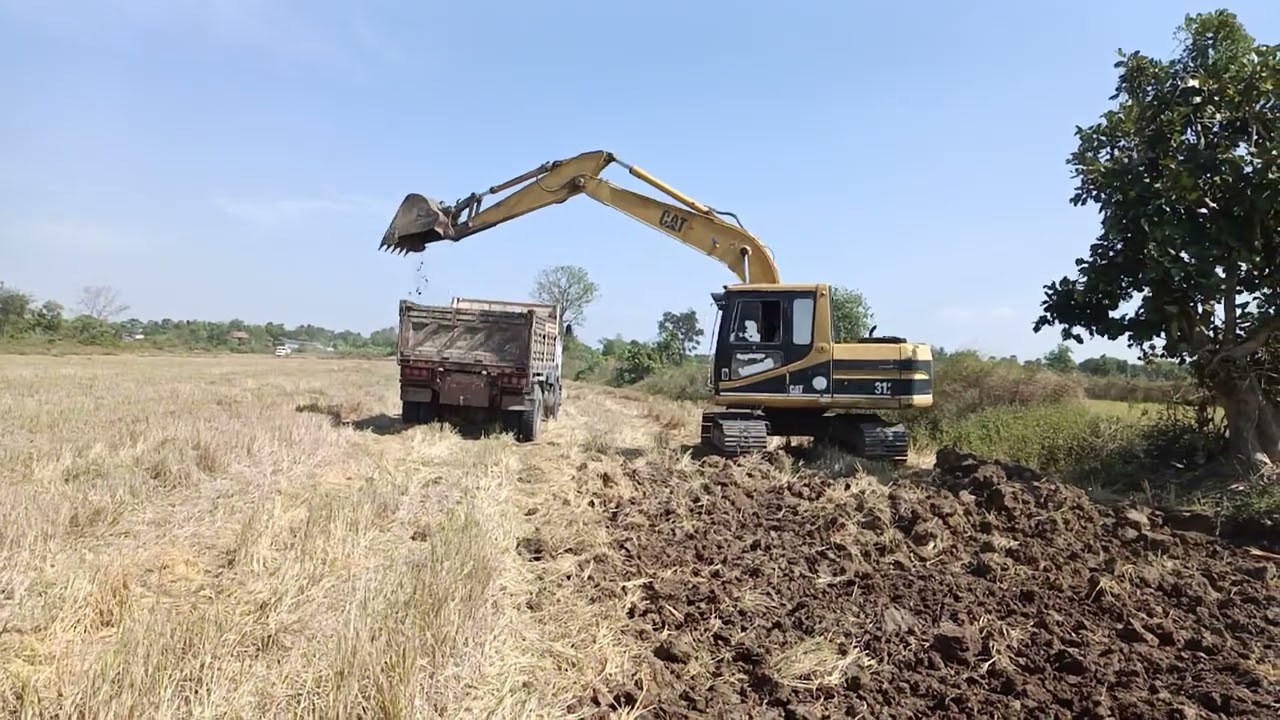 Process  Quickly Three Caterpillar 352F & Liebherr 964 Excavators Working At Massive Mining Site