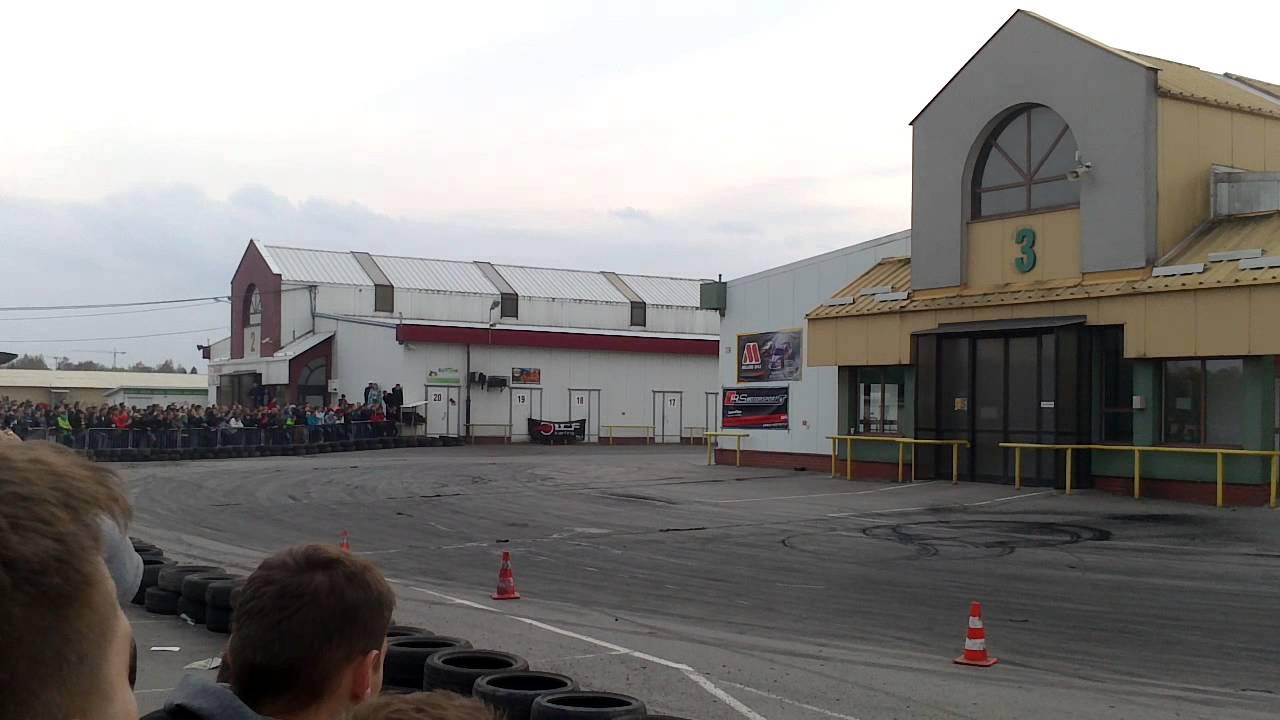 Polonez Caro vs Mazda RX8