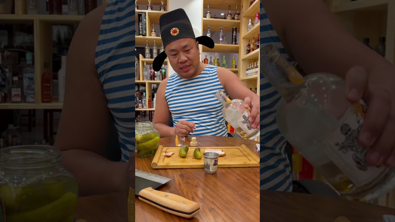 Китаец пьёт спирт😁