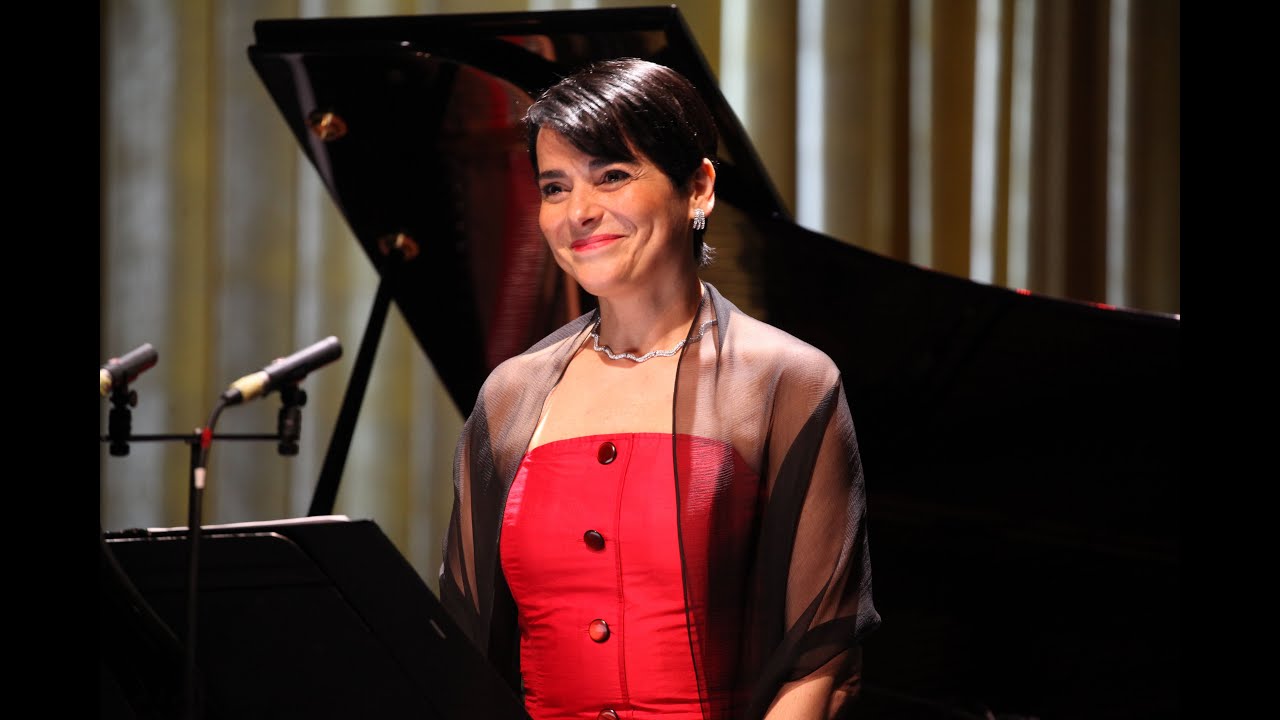AMEL BRAHIM DJELOUL ACCOMPAGNEE AU PIANO PAR KAROLOS ZOUGANELIS A L'OPÉRA D'ALGER