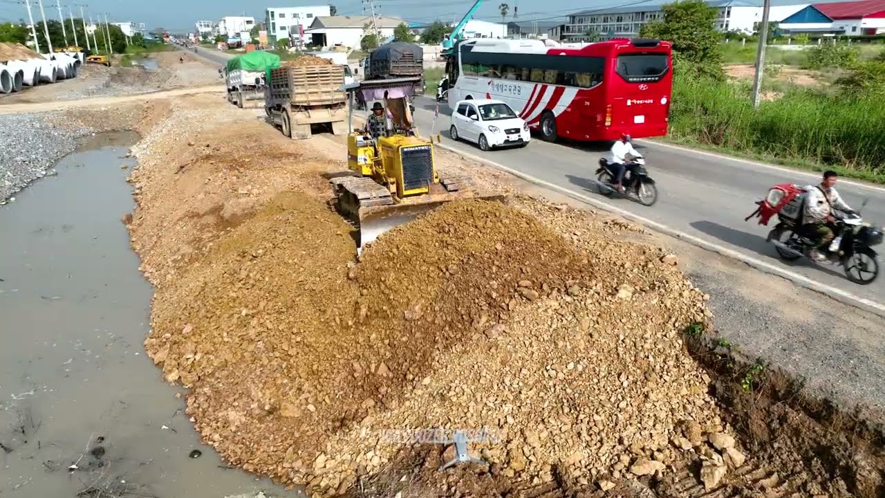 Perfectly New Land Fill Task! Using Bulldozer D31P KOMATSU Pushing Soil with 5Ton Truck Delete Canal