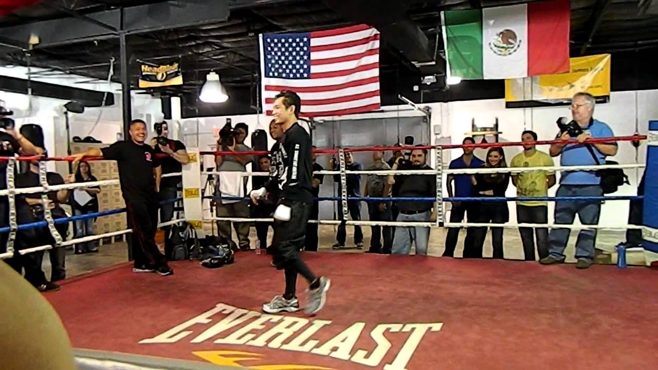 Nonito Donaire Imitates Floyd Mayweather Jr.