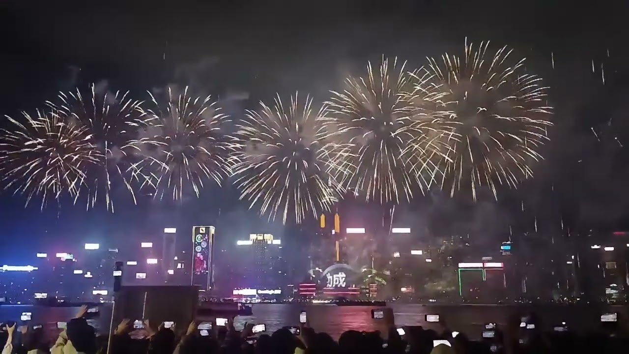 Final 3 minutes fireworks @hongkong @ChineseNewYearSong2026 #ofw #fireworks #tsimshatsuihongkong