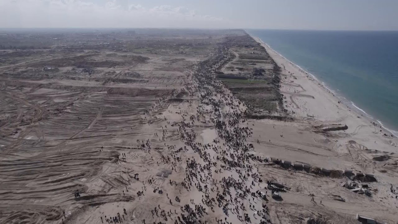 Tens of thousands of Palestinians walk along coast into northern Gaza