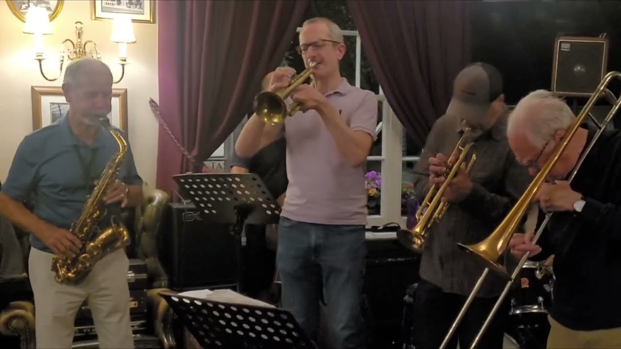 Jazz Me Blues - The Alley Cats Dixieland Jazz Band with Lester Brown (and guests)