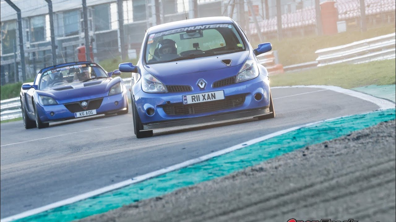 VX220 vs Clio 197 - Brands Hatch Indy