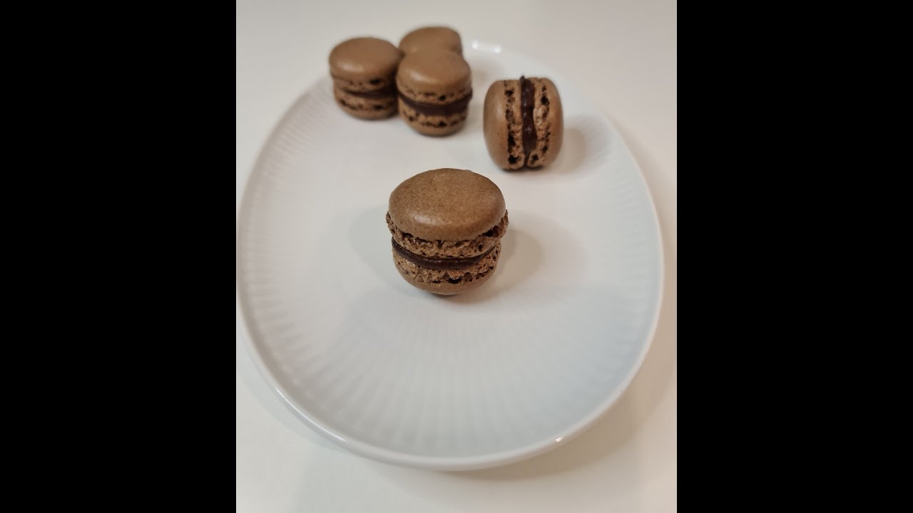 Macarons med chokolade 🍫 | @bagmedmia ❣️