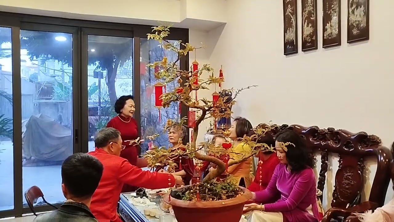 Xuân 2026 gia đình chúc Tết Bác Cả Trưởng 