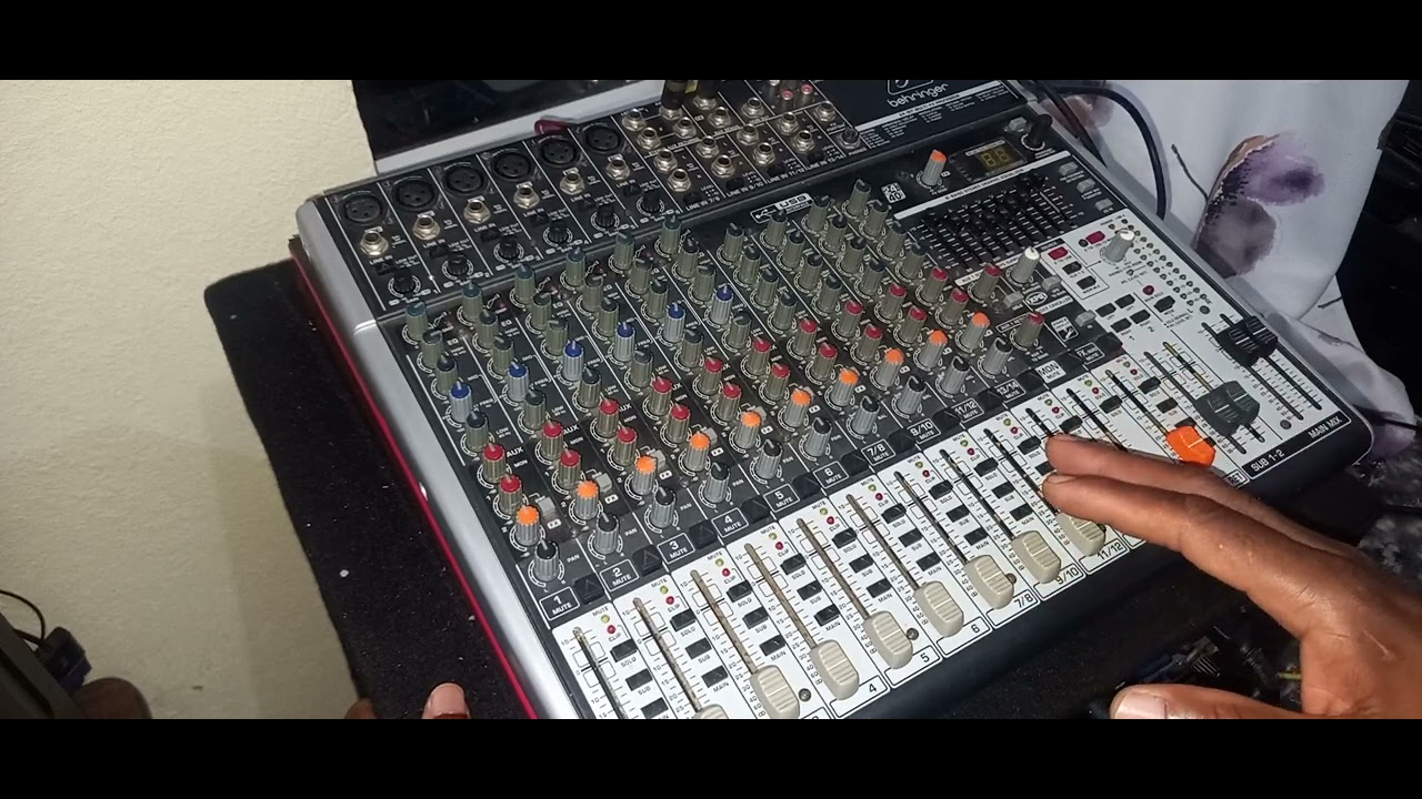 How to use AUX Sends and AUX return on Mixer