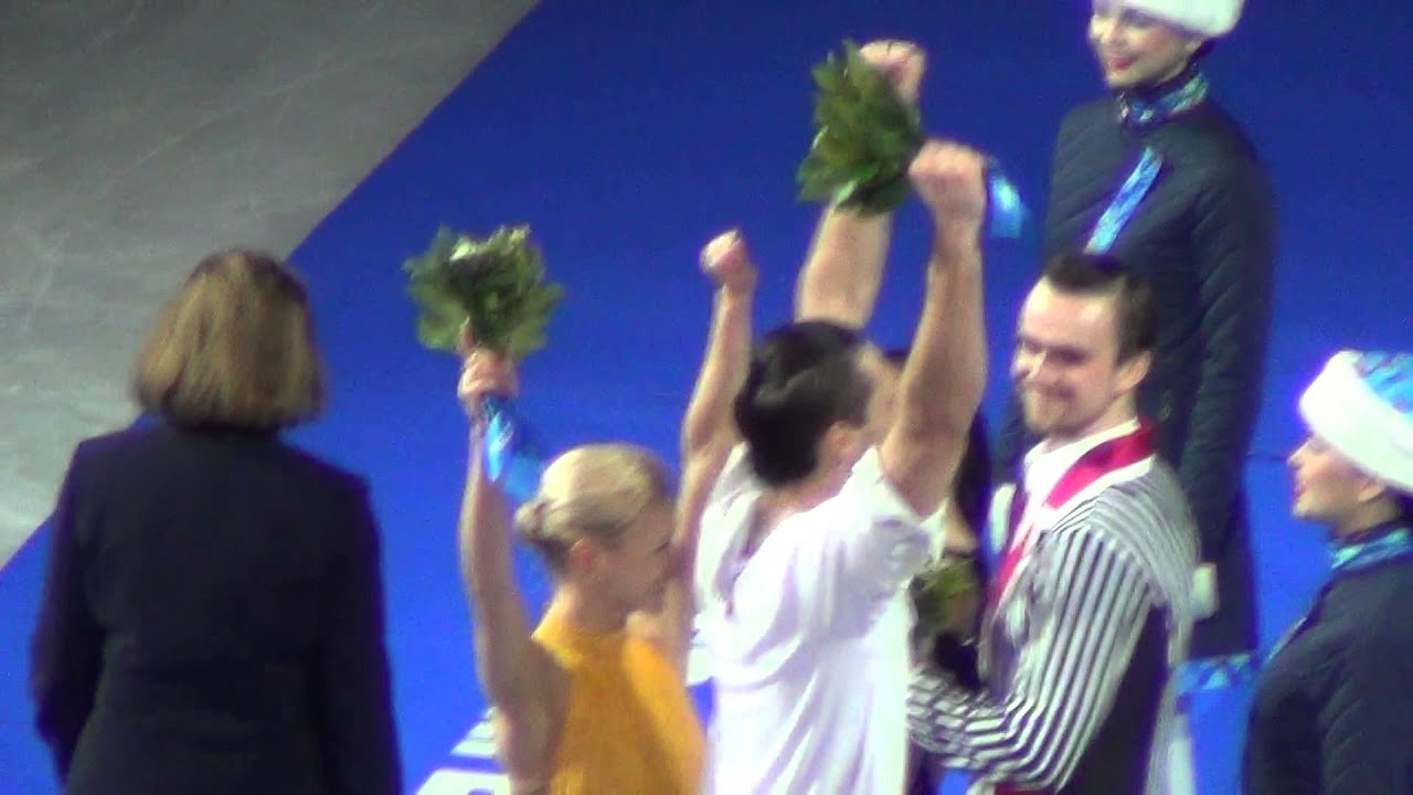 Sochi 2014 Pairs flower ceremony 00681