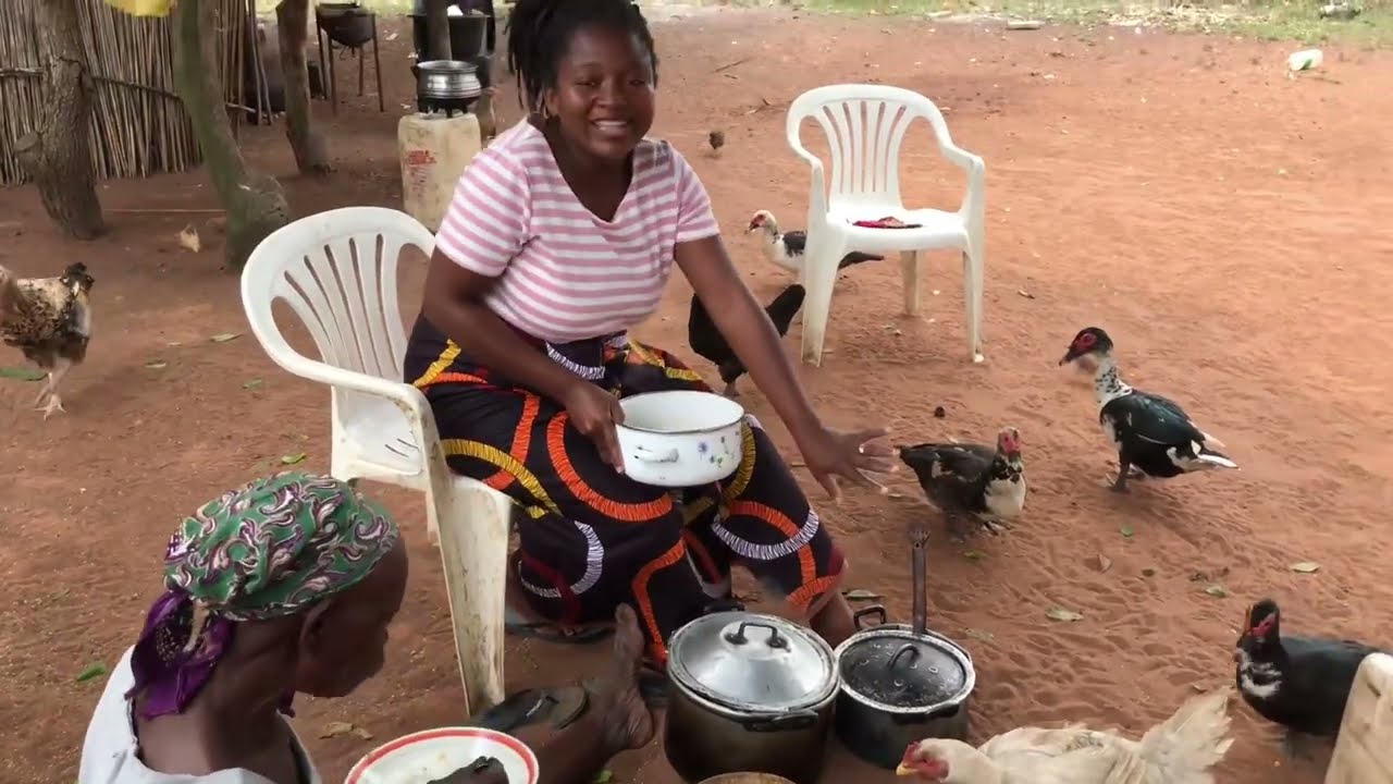 DAILY ROUTINE _VILLAGE LIFE IN AFRICA MOZAMBIQUE COOKING RURAL STYLE FOOD