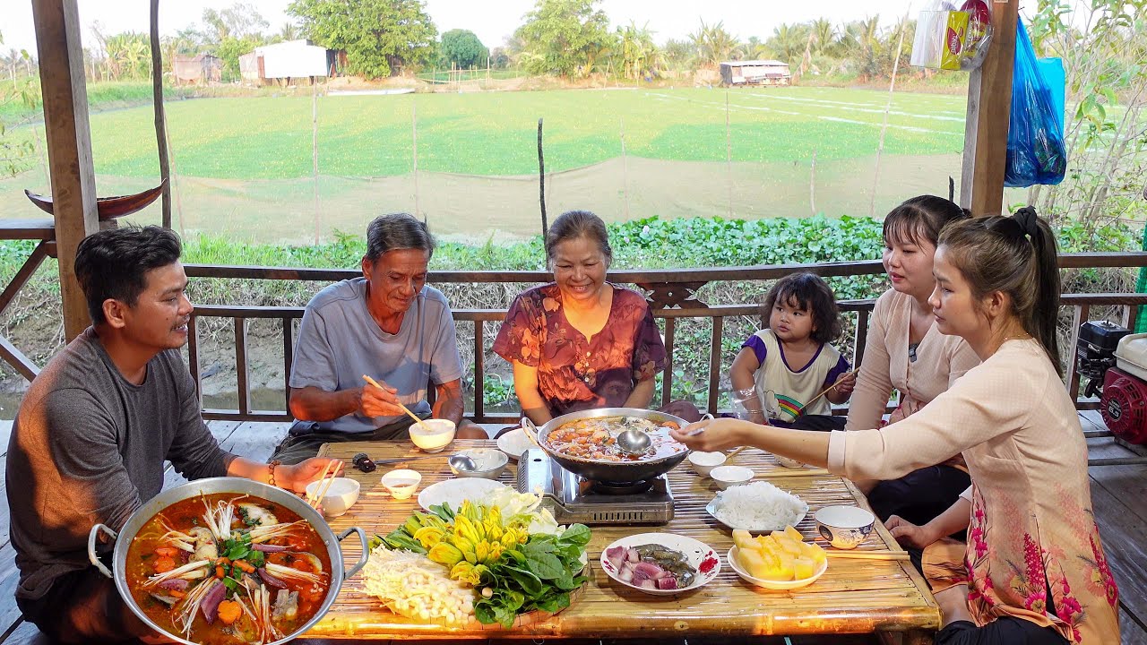 Nấu Nồi Lẩu Cá Bớp Bồi Bổ Sức Khỏe Gia Đình và Quà của Anh Lộc Trương Tặng Cho Anh Hai | HQ #1808