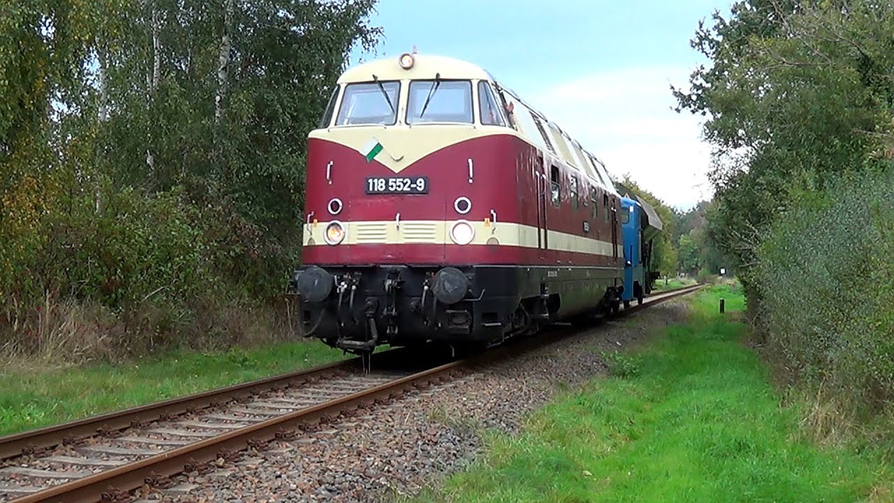 DR-Großdiesellok V180 holt V22 vom Kieswerk ab
