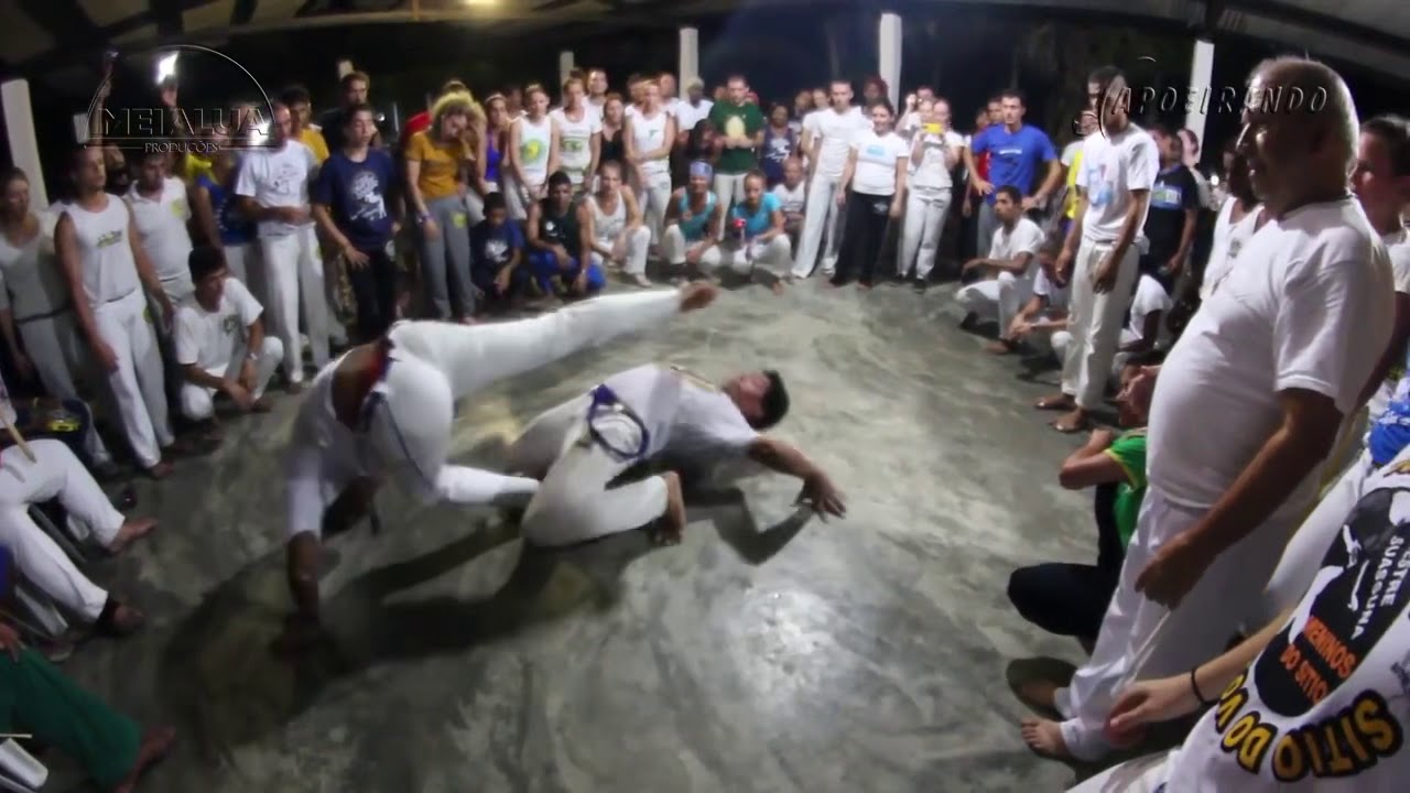 Aula incrível do grande mestre Suassuna capoeirando 2014