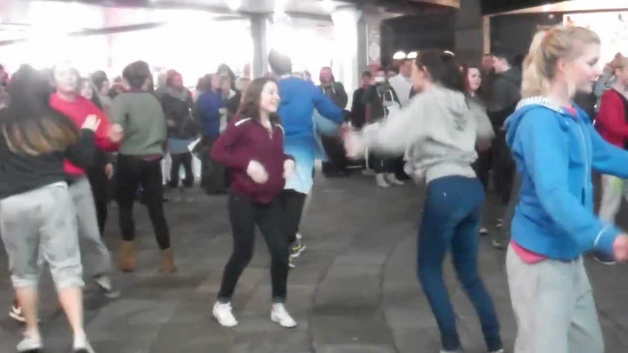 CHRISTMAS FLASHMOB Newcastle College, Northumberland Street