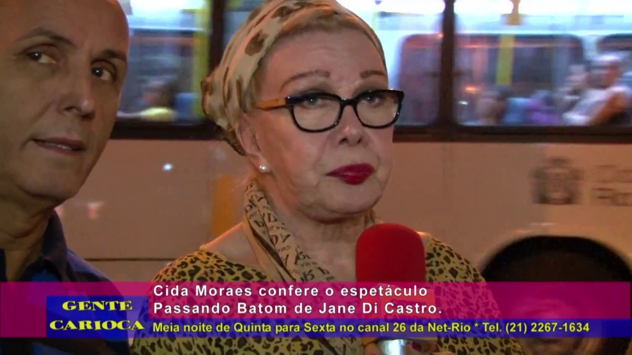 Cida Moraes no espetáculo Passando Batom de Jane Di Castro