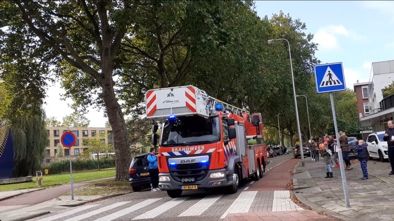 AL 17-3751 met spoed naar afhijsing in ridderkerk!