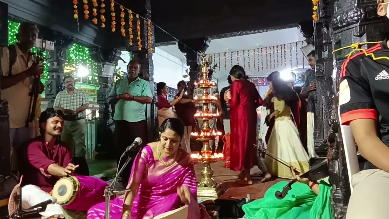സരസ്വതി സന്നിധിയിൽ ഒരു ആലാപനം