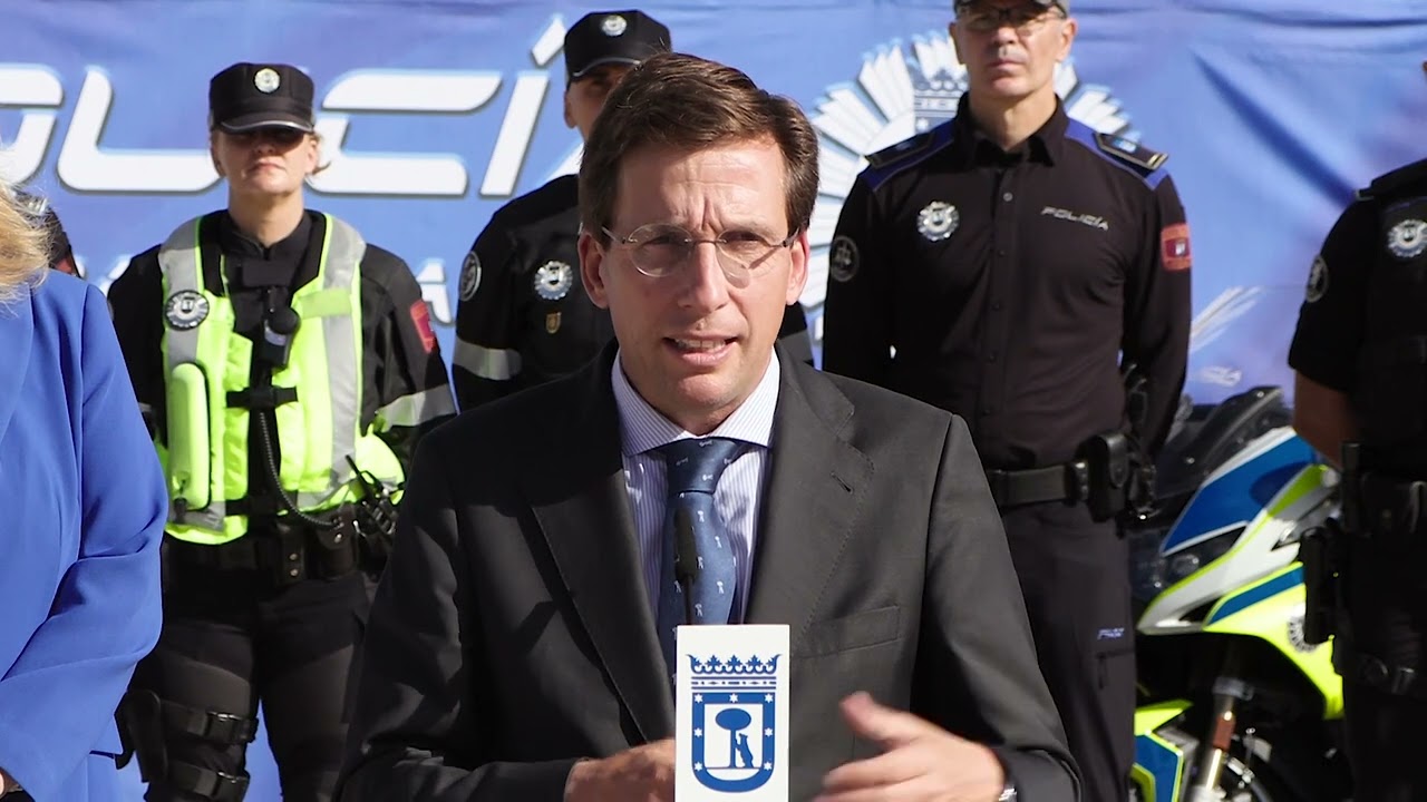 El alcalde de Madrid presenta los nuevos uniformes de la Policía Municipal