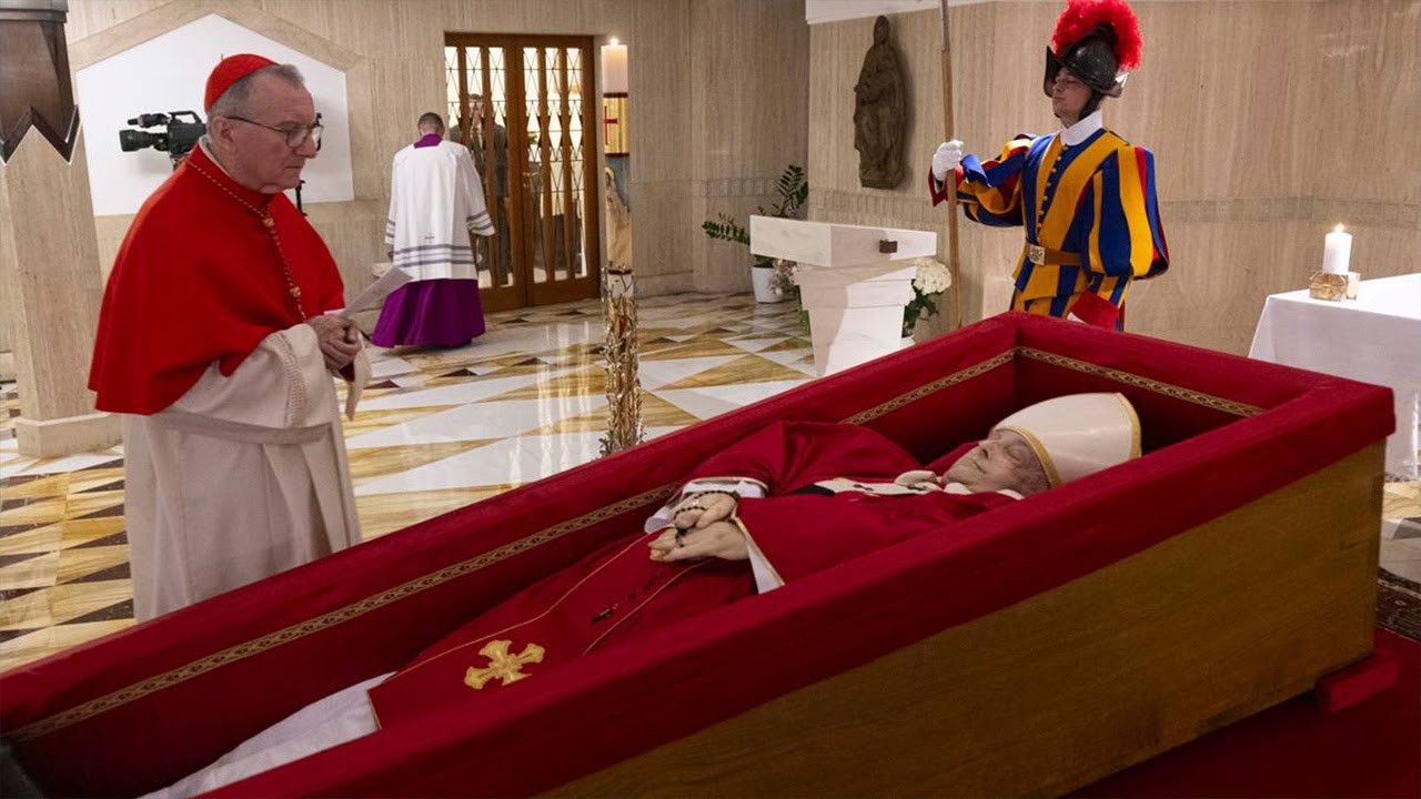Pogrzeb papieża. Początek oficjalnych ceremonii pogrzebowych