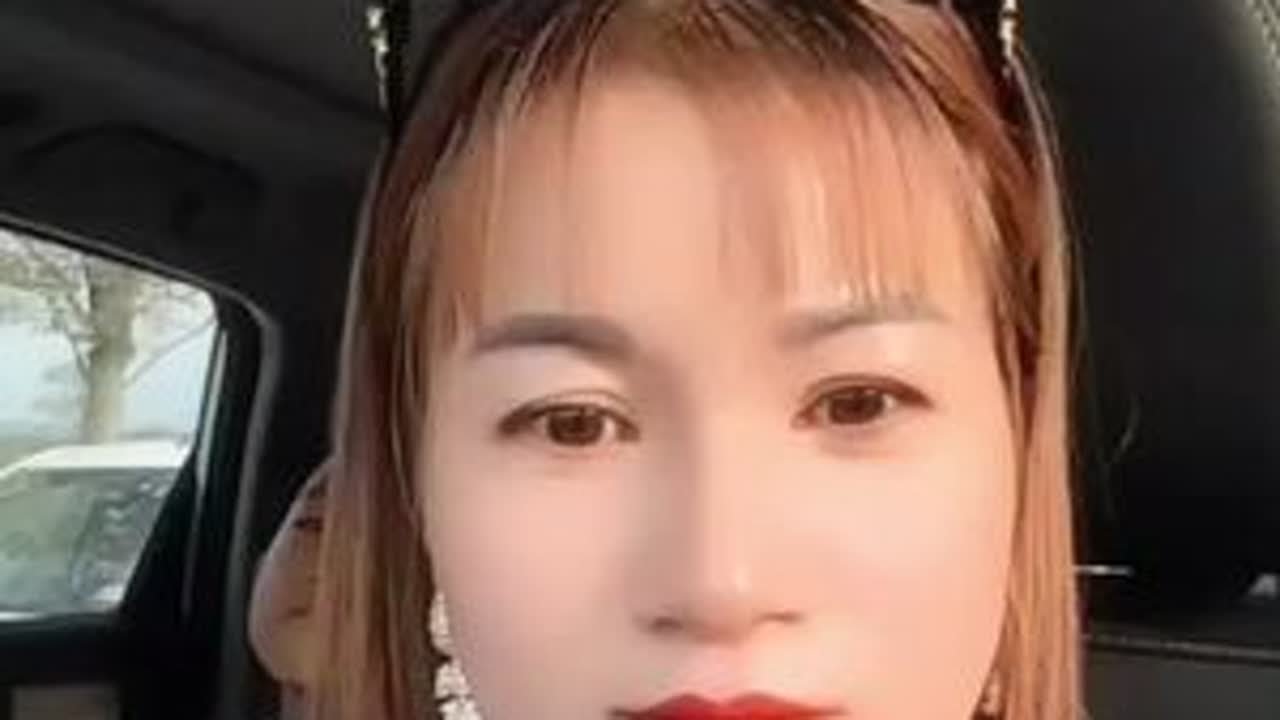 今天孩子他爸难得休息一天，带着孩子们去昆明玩，我脚疼路也走不了，嗯为了孩子们开心