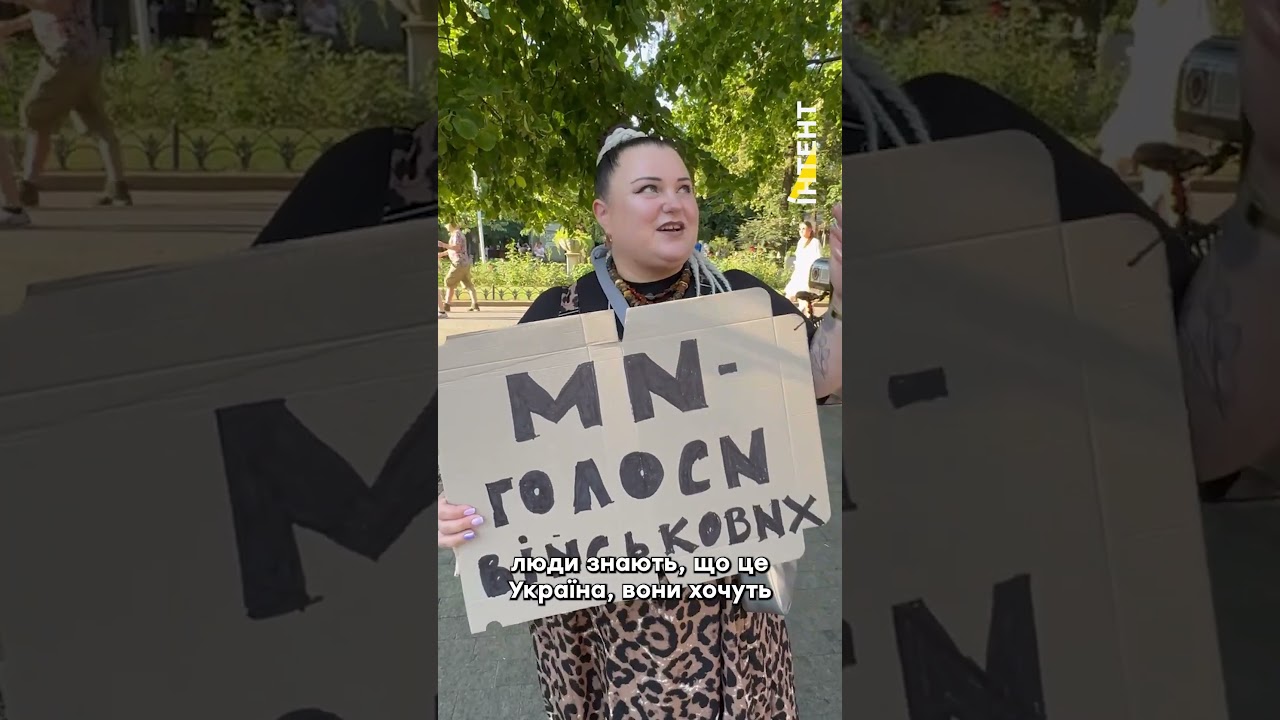 Співачка Альона Альона на мирних протестах в Одесі