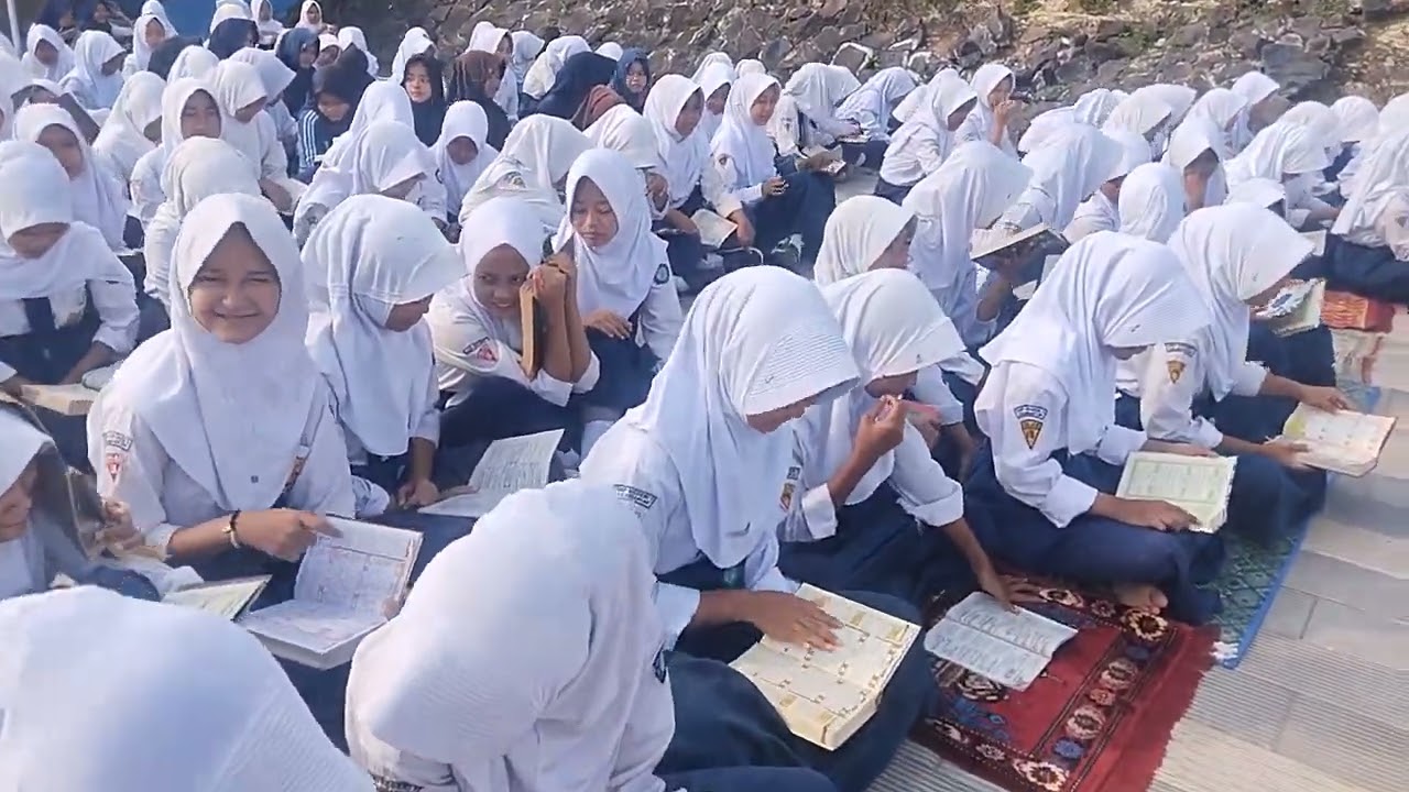 Membaca surat al-fiil & mengkaji isi surat sekaligus penerapan hukum bacaan dan tajwid