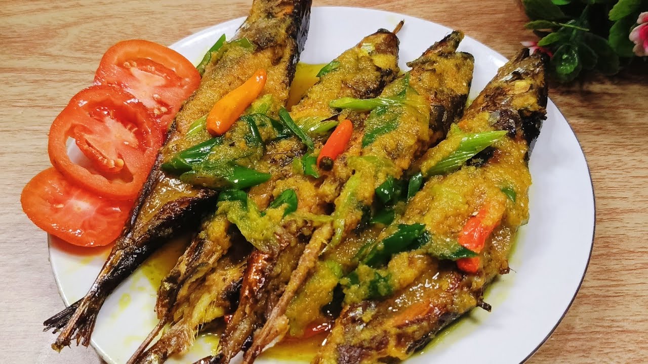 Ikan Asap//Iwak Pindang Panggang Khas Tegal Masak Dengan Bumbu Kuning