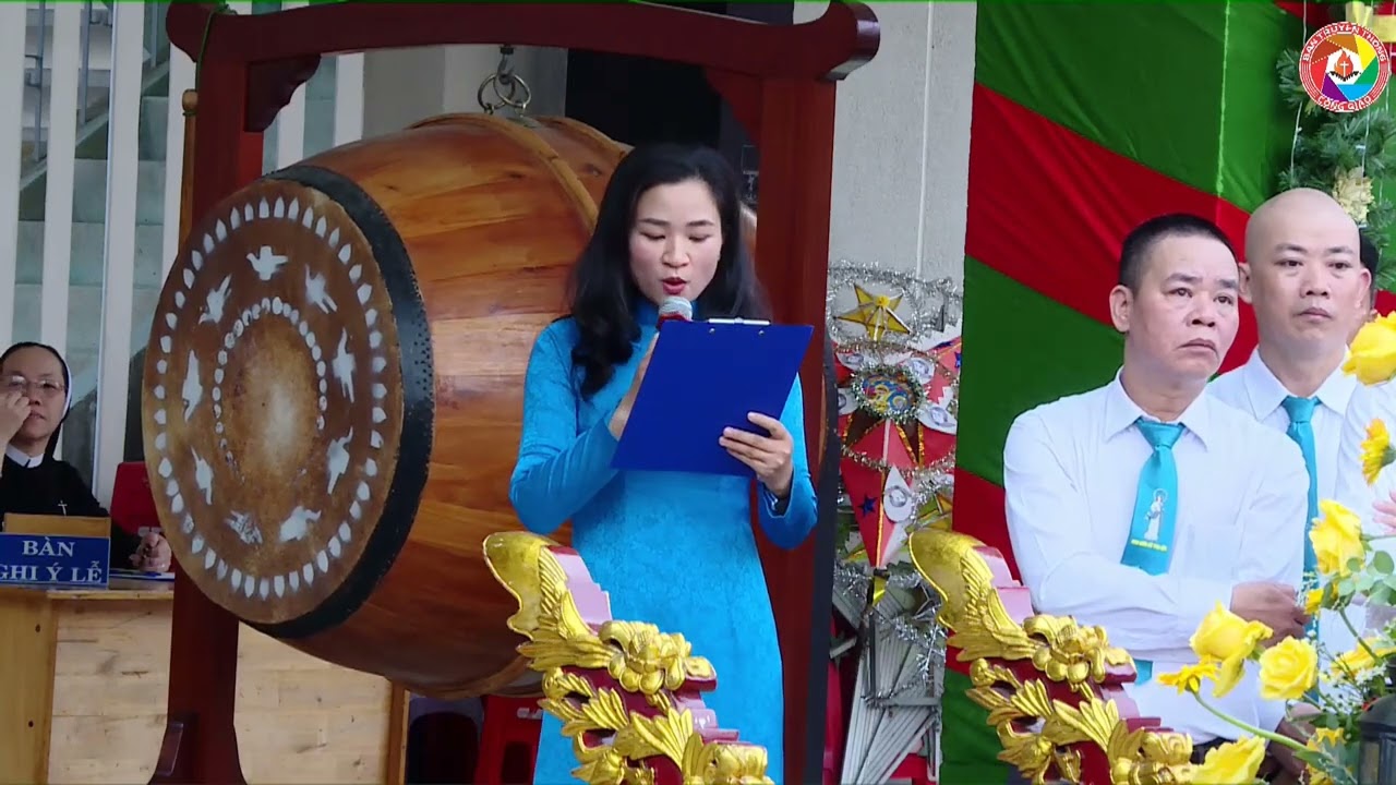Chị Maria Vân Hà dẫn rước kiệu,lễ Bổn Mạng ĐH Thọ Lộc Miền Nam