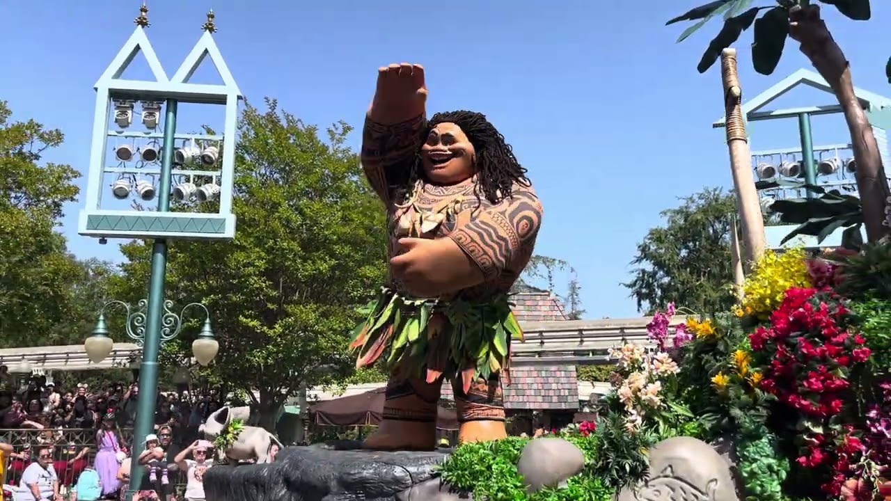 Disneyland California Magic key Parade 2/4